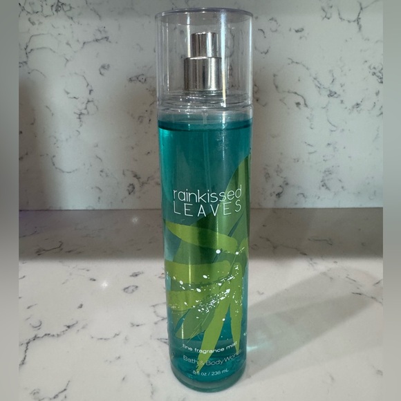 Bath & Body Works Rainkissed Leaves Fine Fragrance Mist 8 fl oz Y2K - Picture 1 of 5
